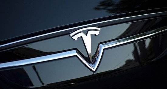 特斯拉 Model Y 標準續(xù)航版現身工信部，磷酸鐵鋰版續(xù)航達 545km